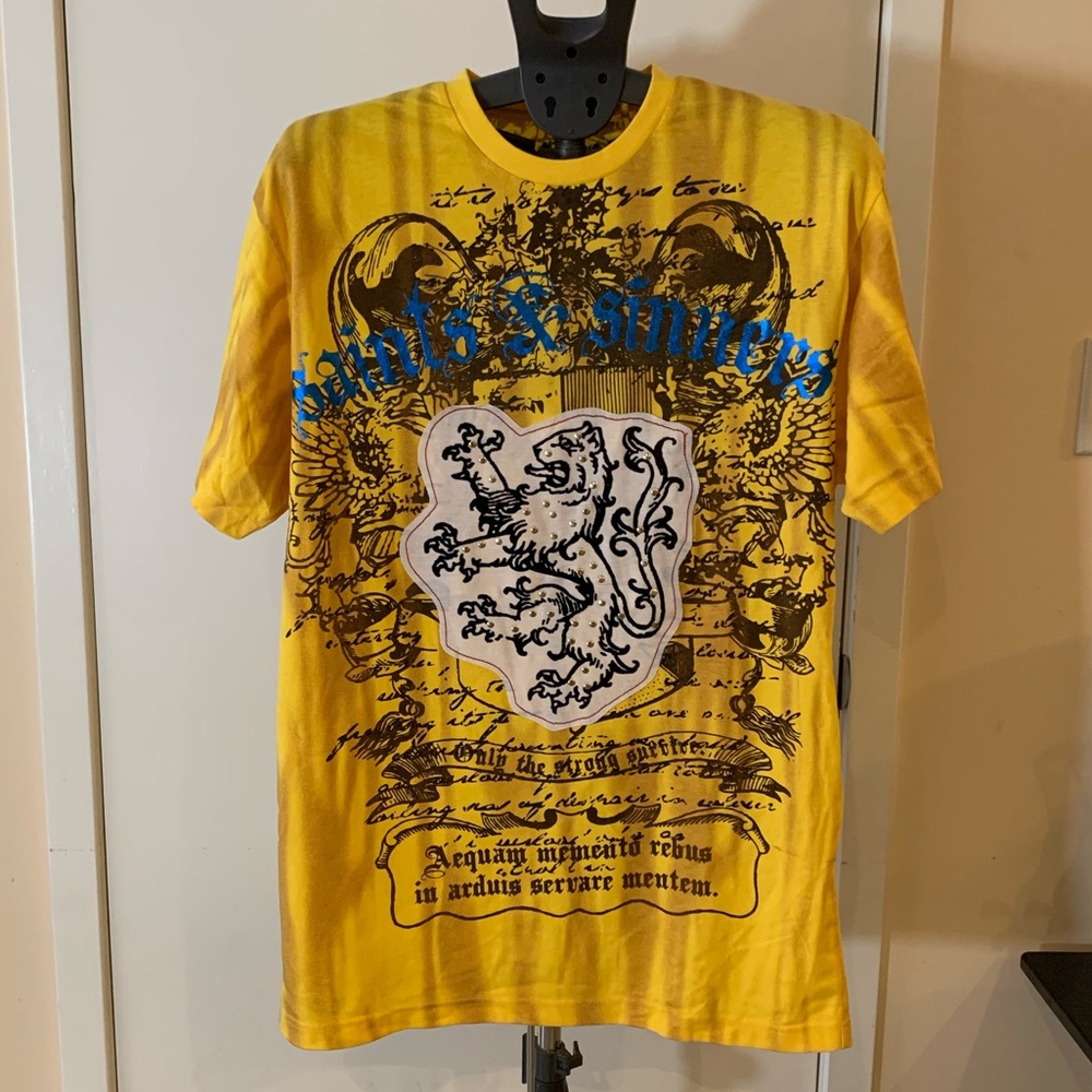 New Men’s embellished T-shirt. Foil. L. Yellow.